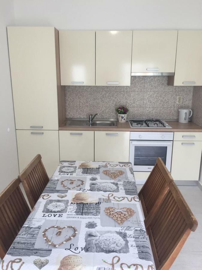 Apartmani Roko Drvenik  Eksteriør billede
