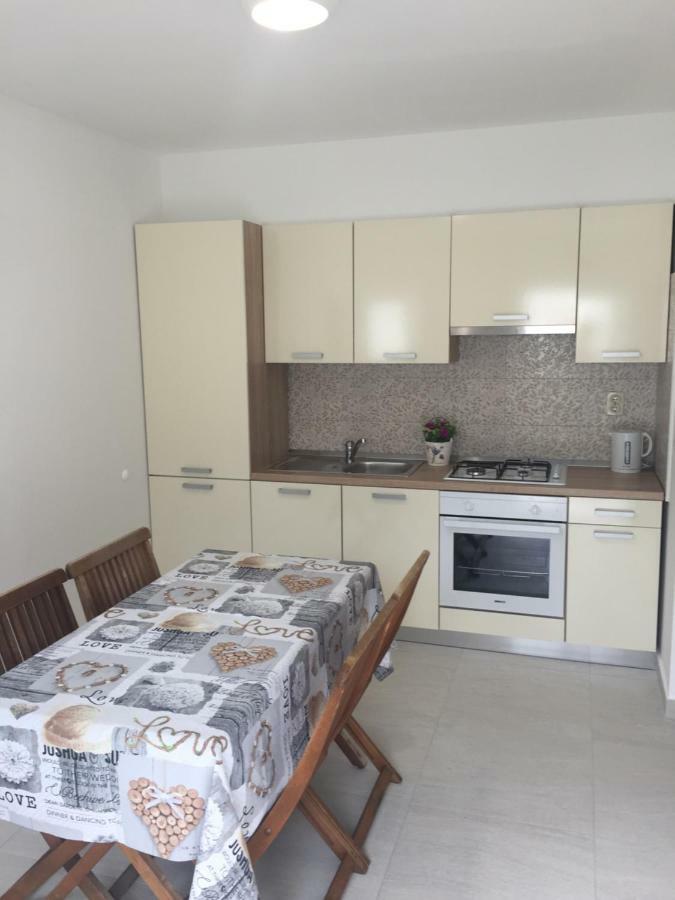Apartmani Roko Drvenik  Eksteriør billede