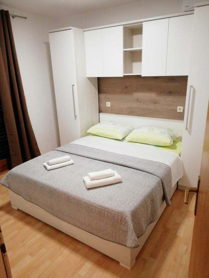 Apartmani Roko Drvenik  Eksteriør billede
