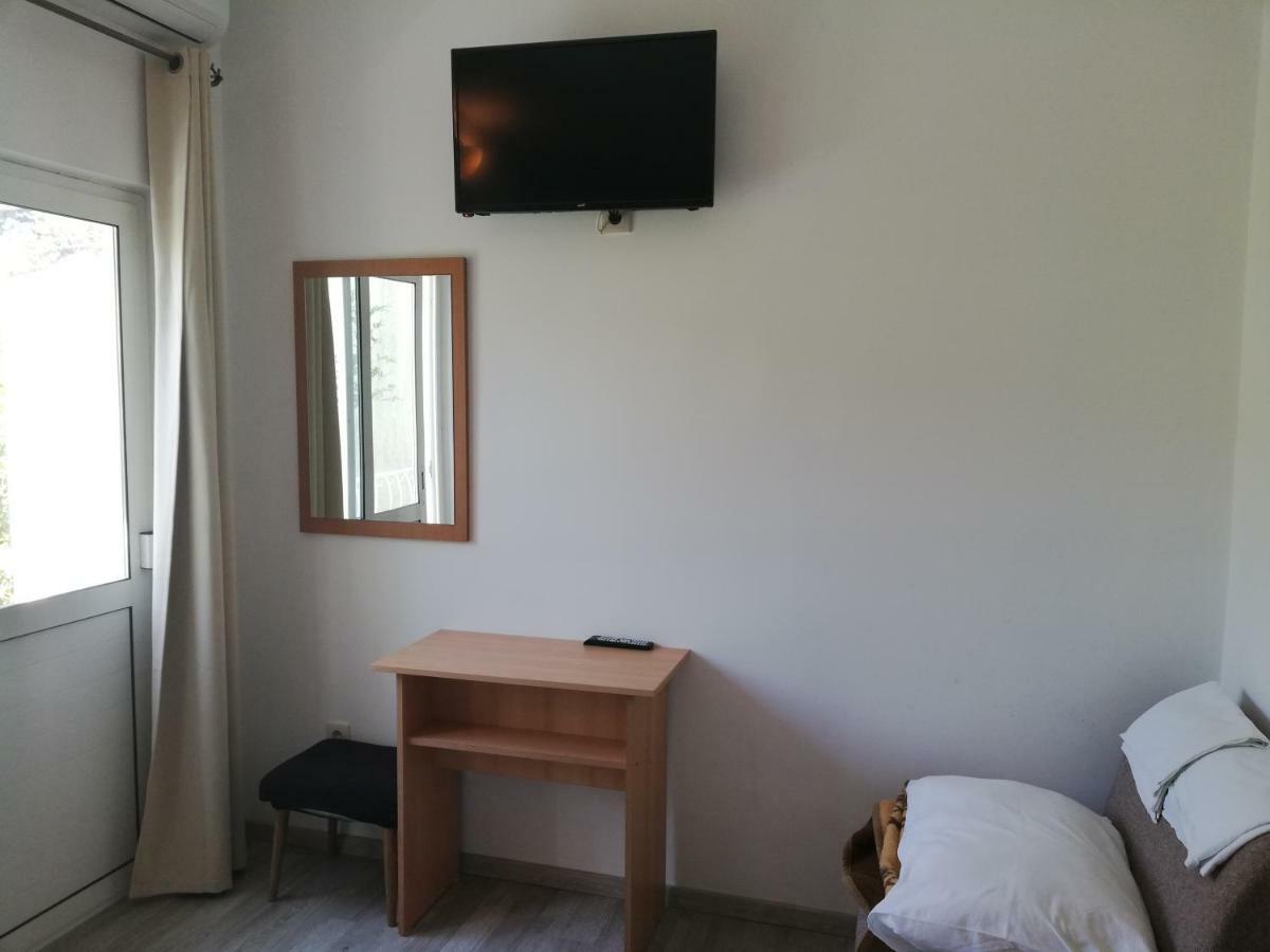 Apartmani Roko Drvenik  Eksteriør billede