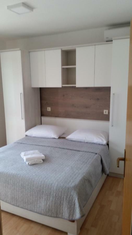 Apartmani Roko Drvenik  Eksteriør billede